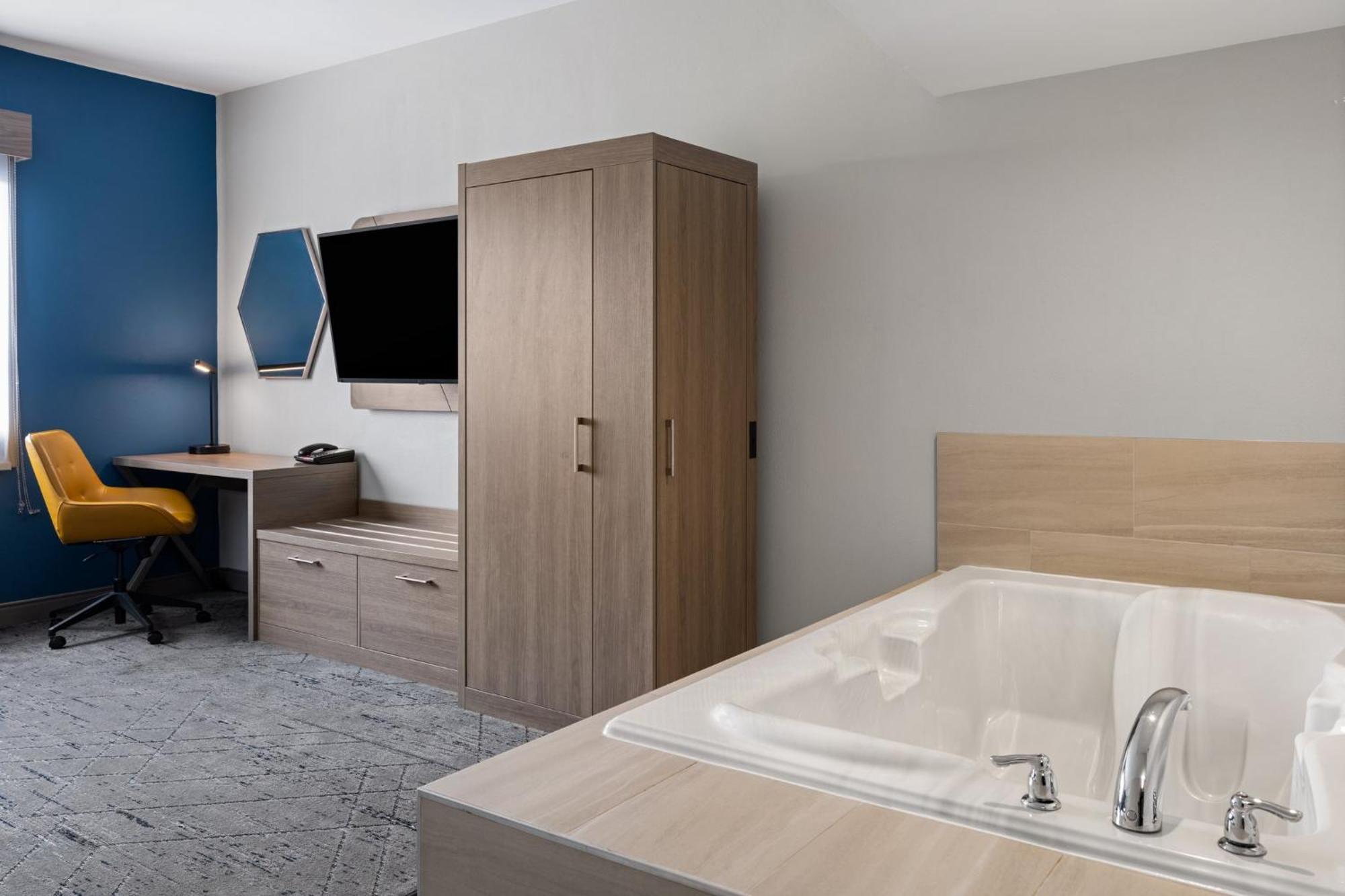 Holiday Inn Express Toledo North By Ihg Extérieur photo